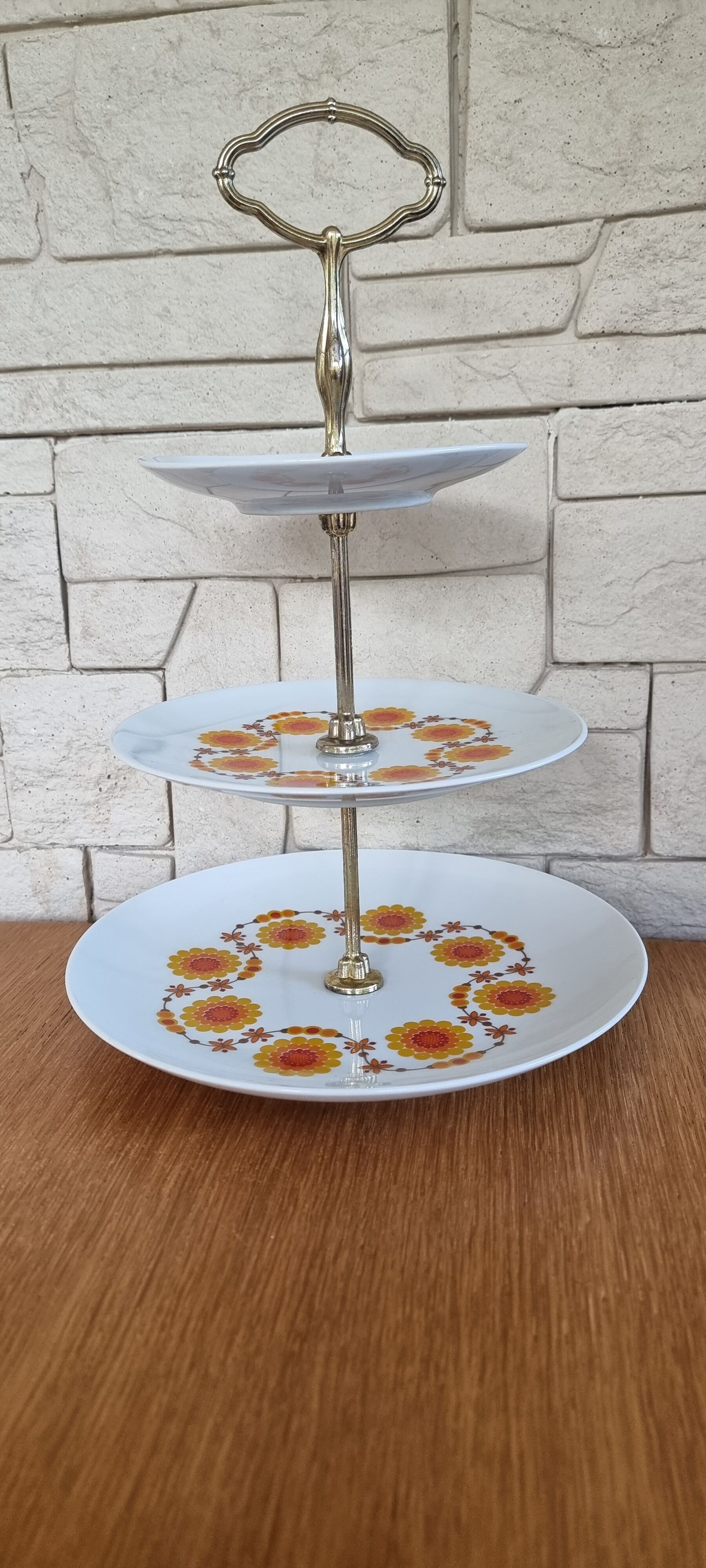 3-storey porcelain servant