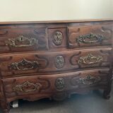 Louis xv period chest of drawers in walnut crossbow style