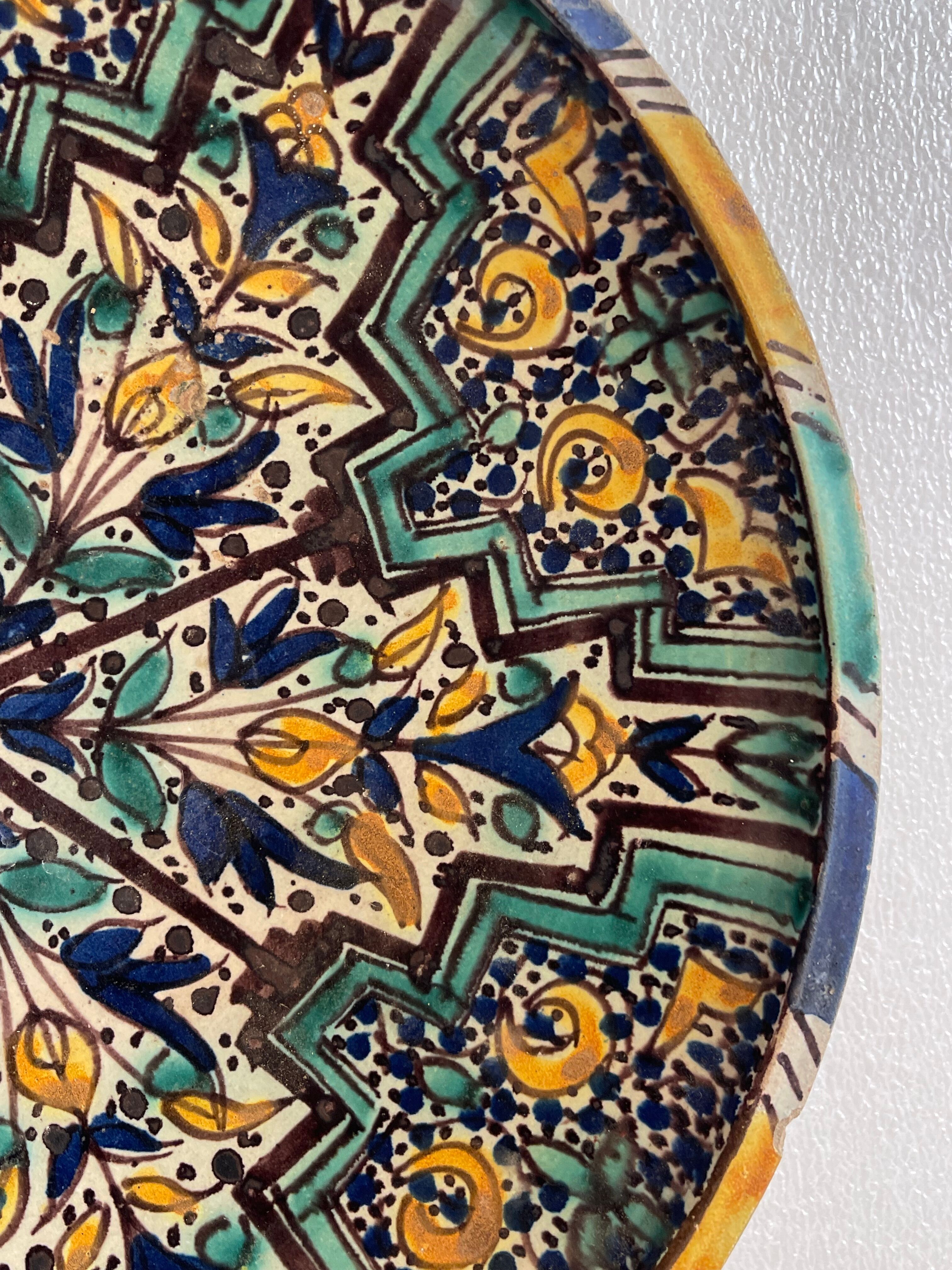 Morocco Ghotar Fez XVIIIth Polychrome earthenware blue, yellow, brown, green on a white background. 32.5 cm