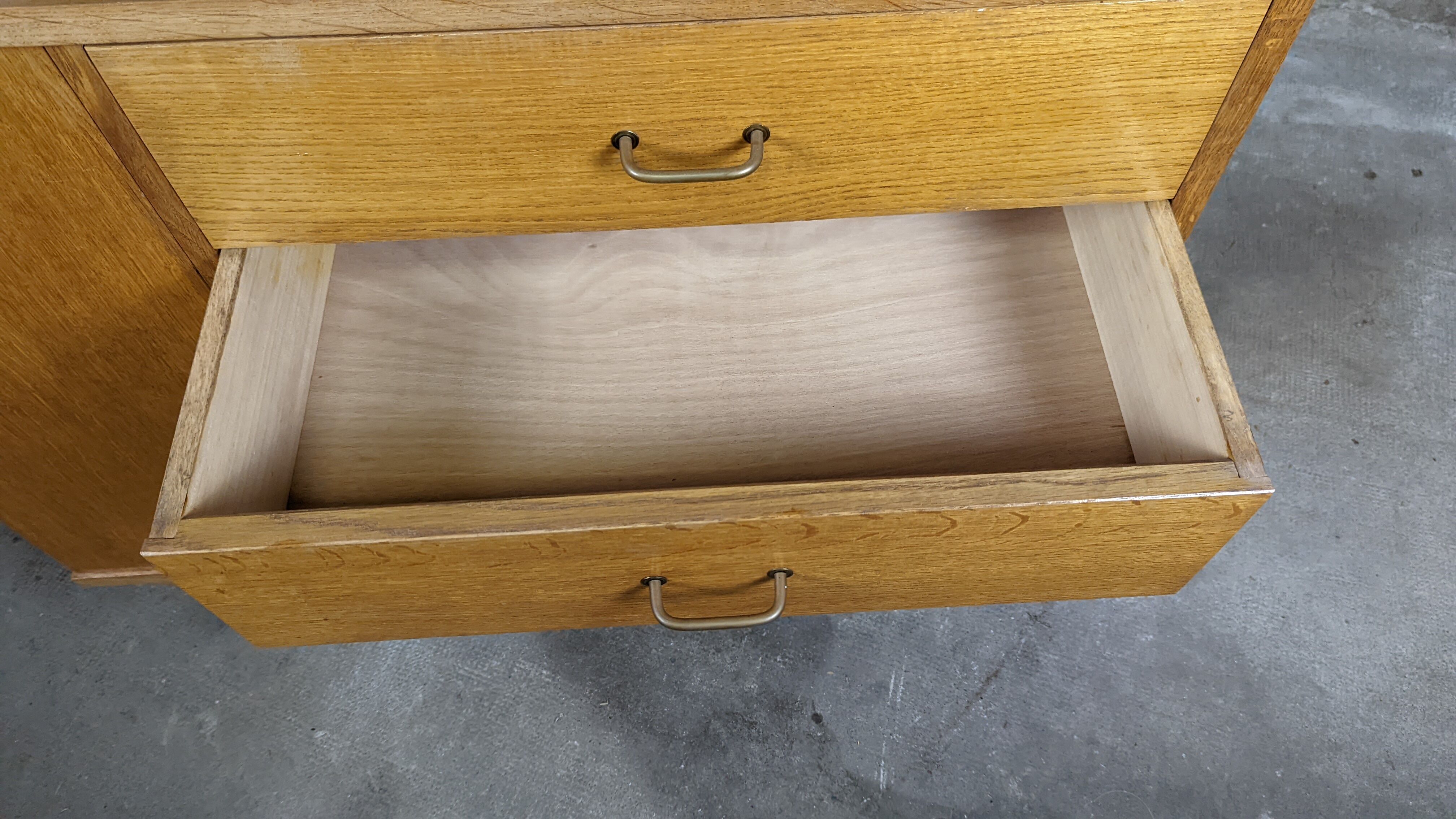 Scandinavian compass foot dresser
