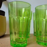 Quatre verres à citronnade vert fluo