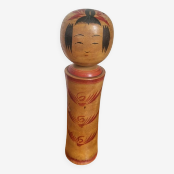 Poupée kokeshi en bois japonaise