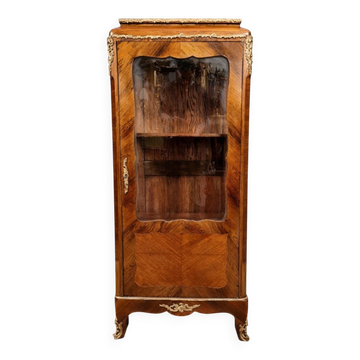 Vitrine ancienne de style Louis XV / Transition – bois marqueté et bronzes