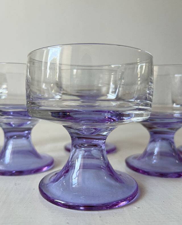 Set of 6 purple footed champagne glasses
