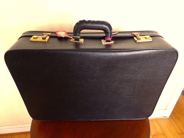 Vintage suitcases Mother & Daughter