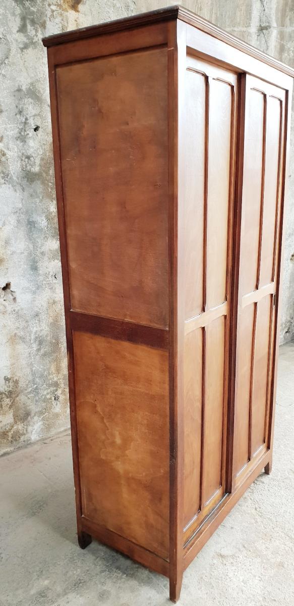 Parisian wardrobe with sliding doors