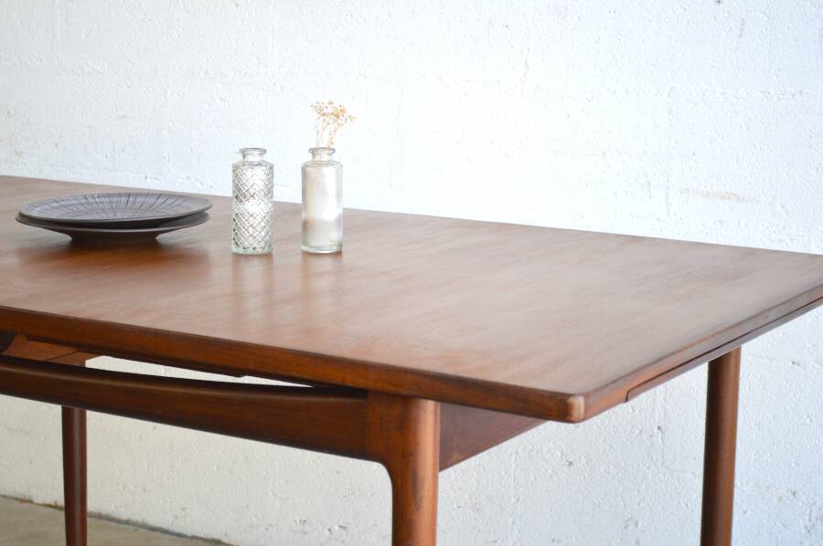 Extendable table by Kofod Larsen 152cm