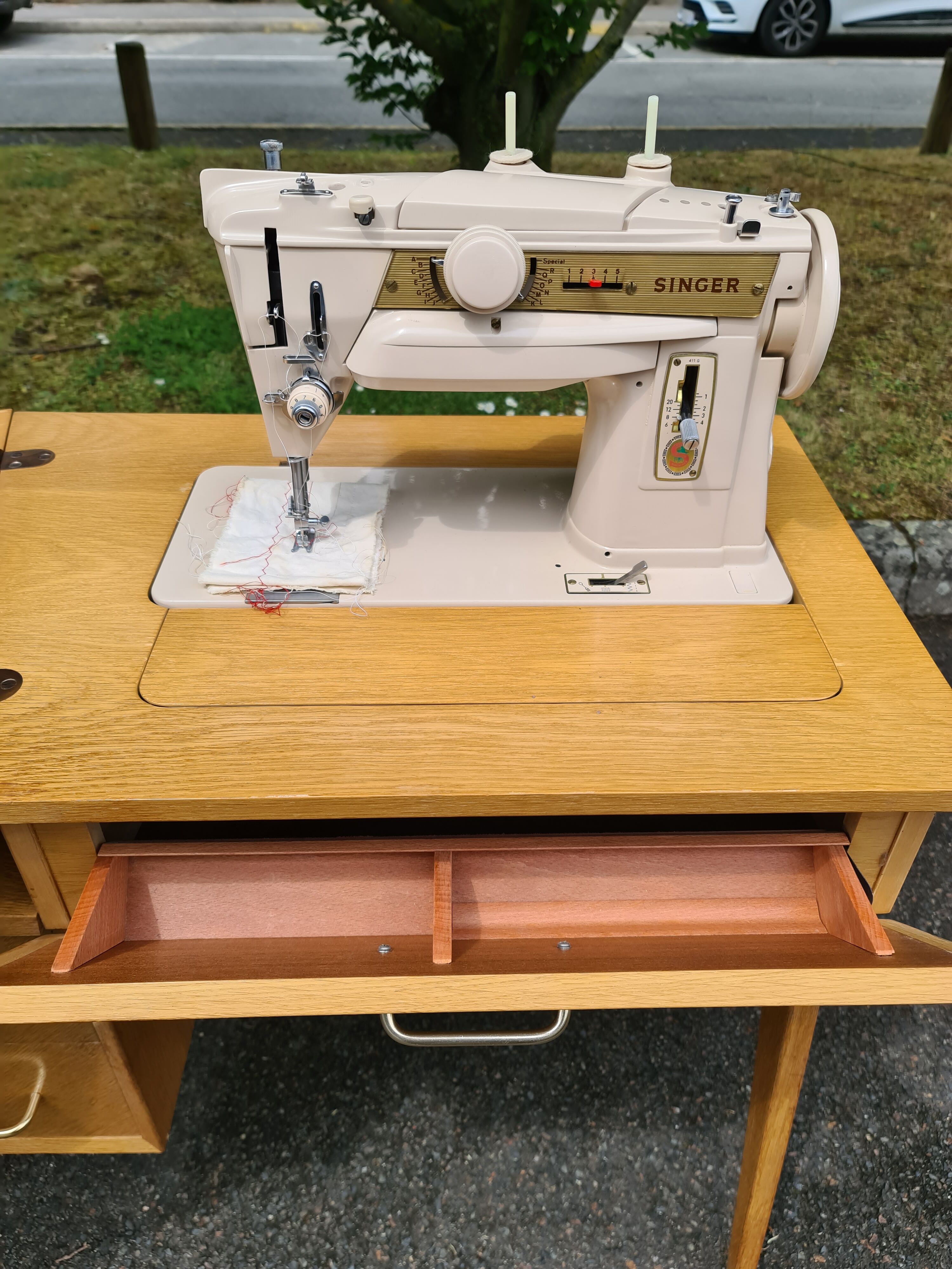 Scandinavian vintage desk 1960 (Singer sewing machine)