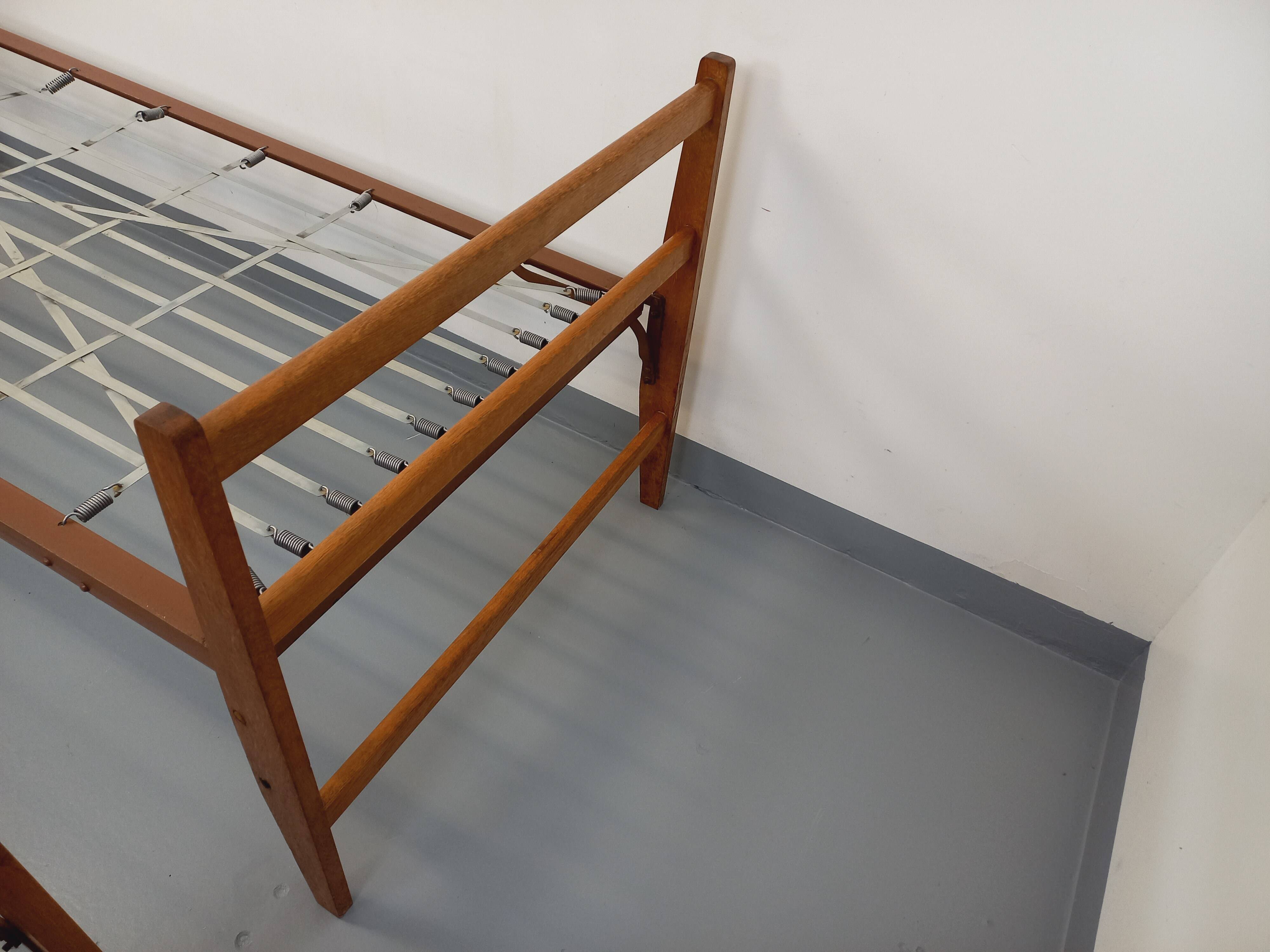Pair of vintage stackable daybeds in oak wood and metal from the 60s