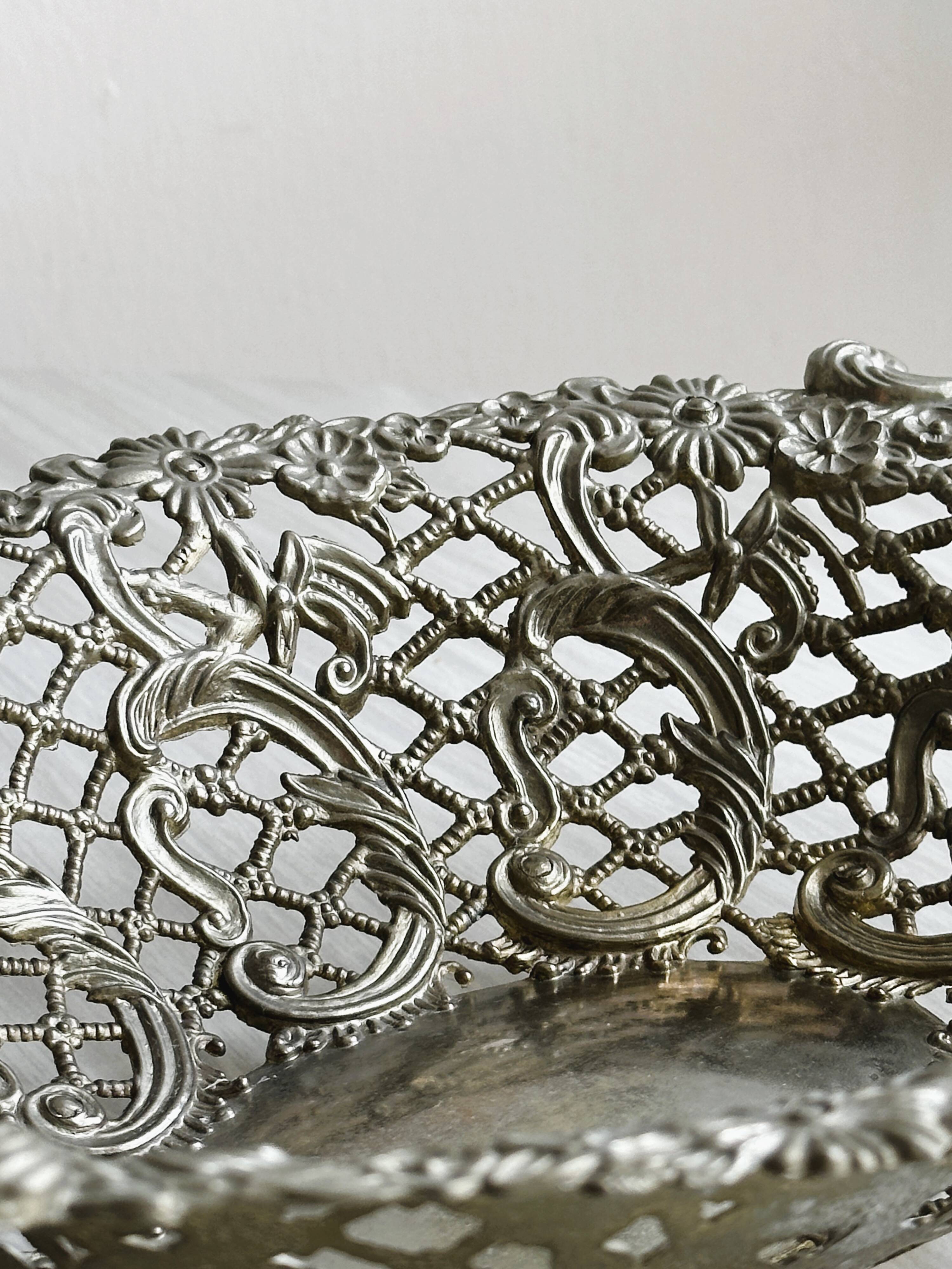 Metal presentation basket, vintage bread basket.