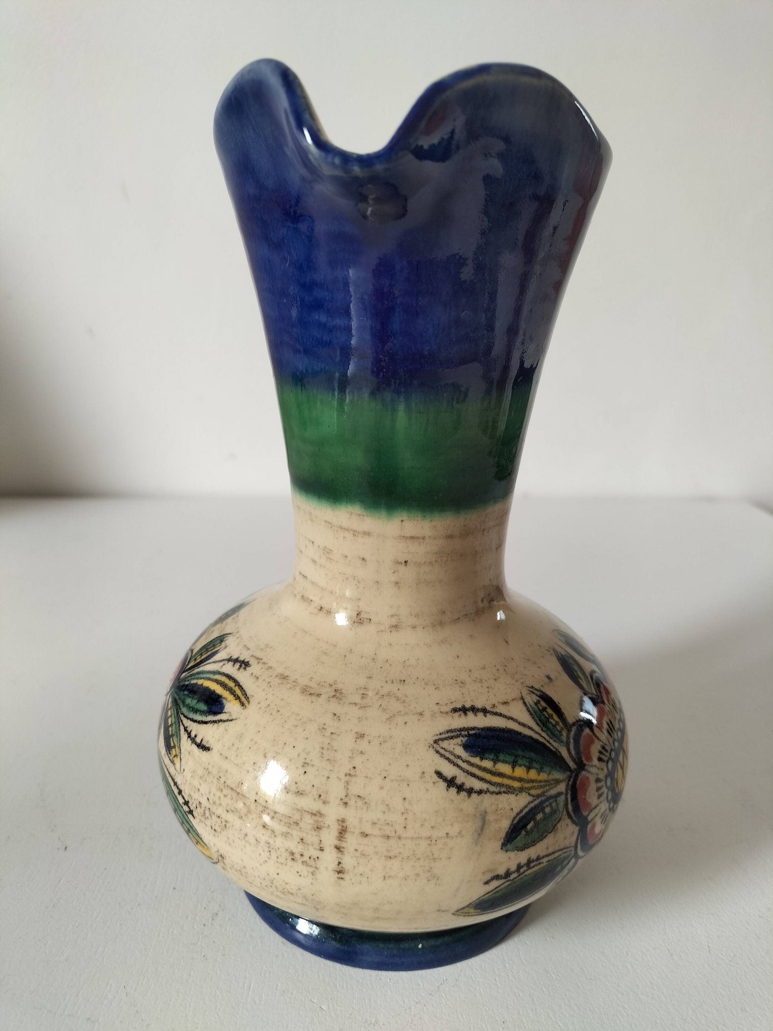 Earthenware pitcher with rustic floral decoration – 1950s-1970s