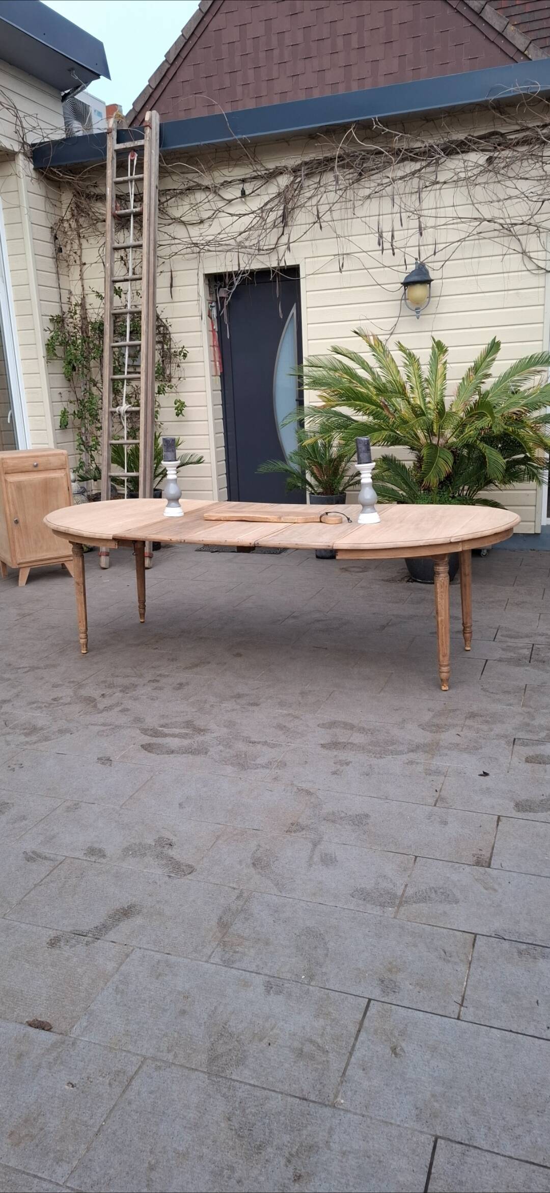 Oval table +3 extensions