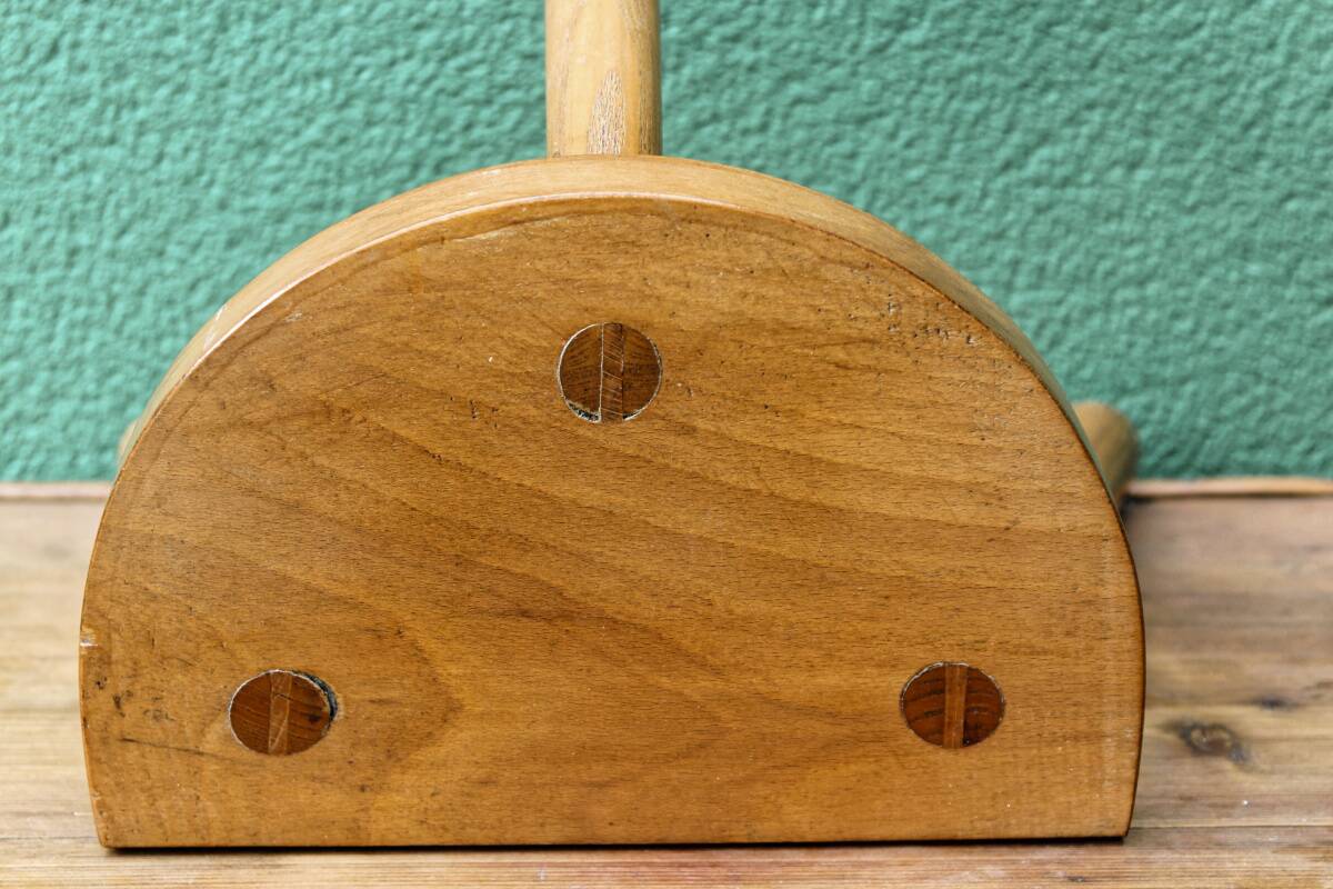 Tripod cowherd stool