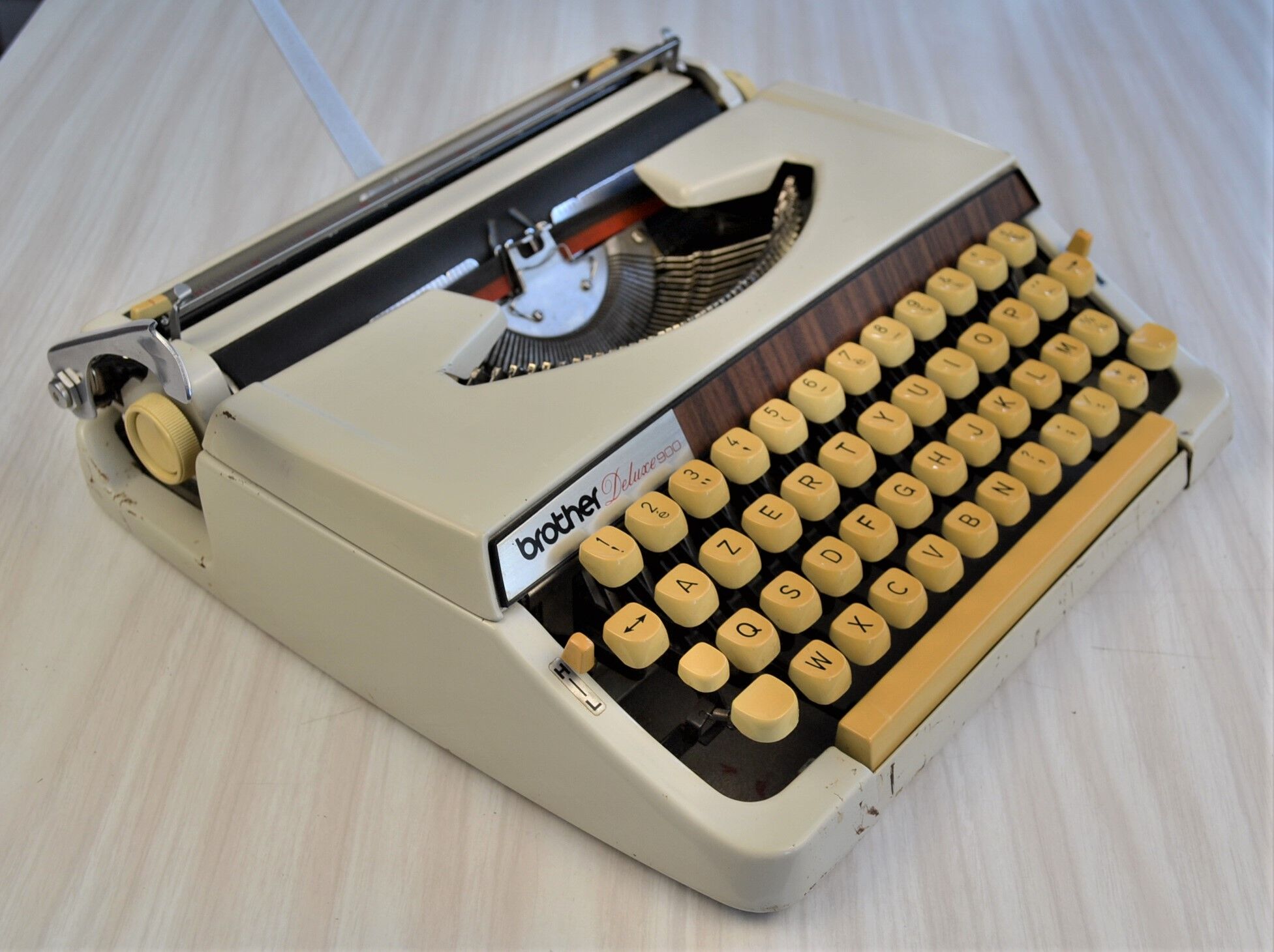 Brother Deluxe 900 typewriter - vintage 60 (new ribbon)