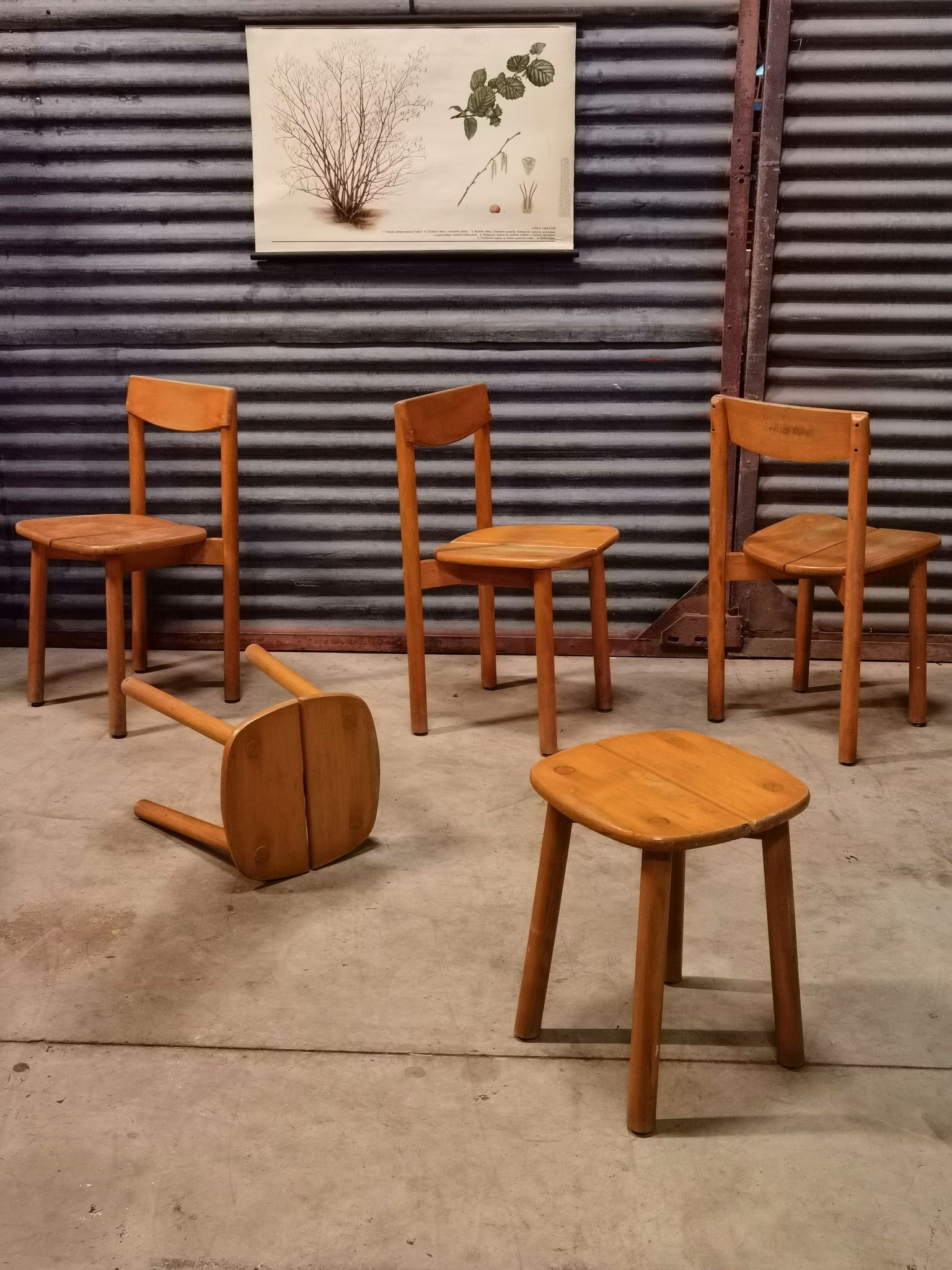 Lot de 3 chaises et 2 tabourets