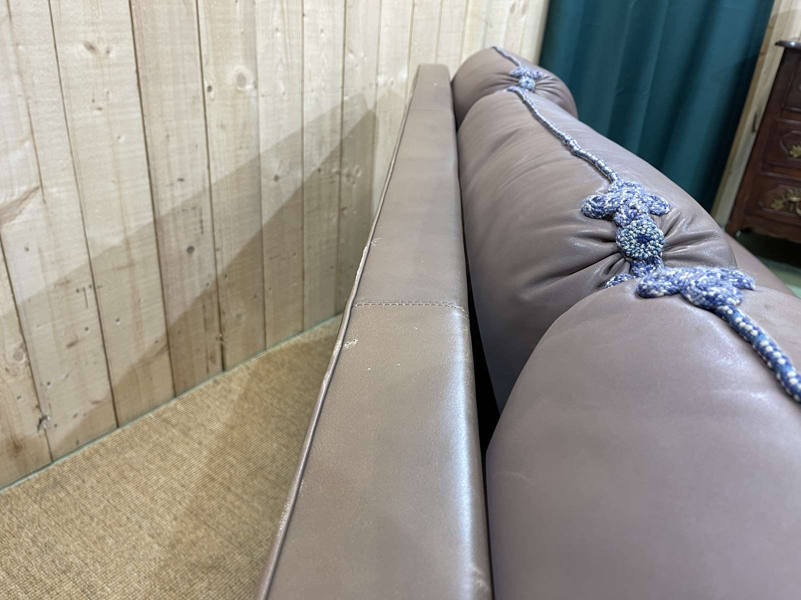 3-seater leather sofa made in the 70s