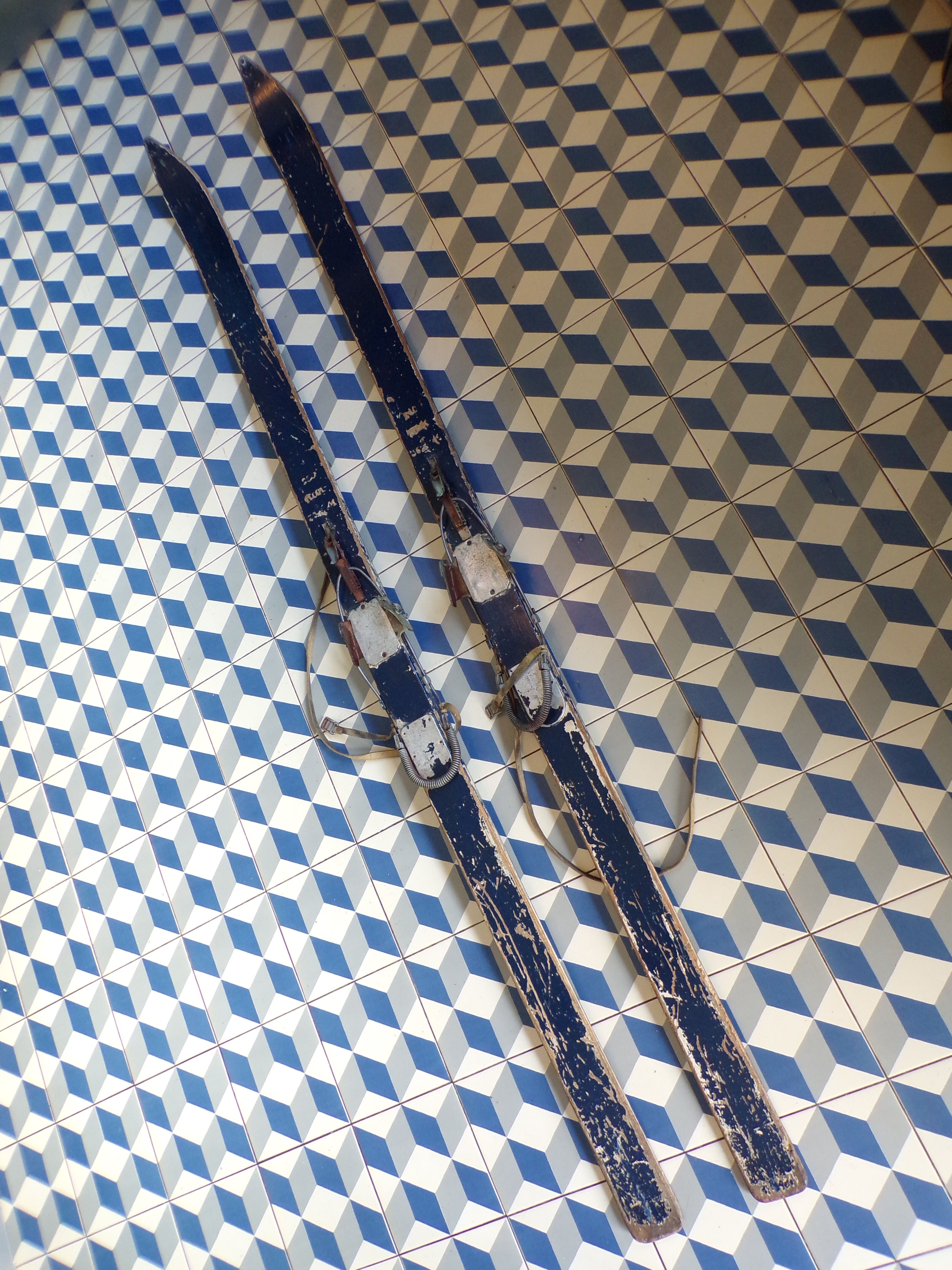 Pair of old wooden skis L=211cm