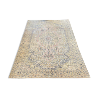 Beige area carpet 200x300