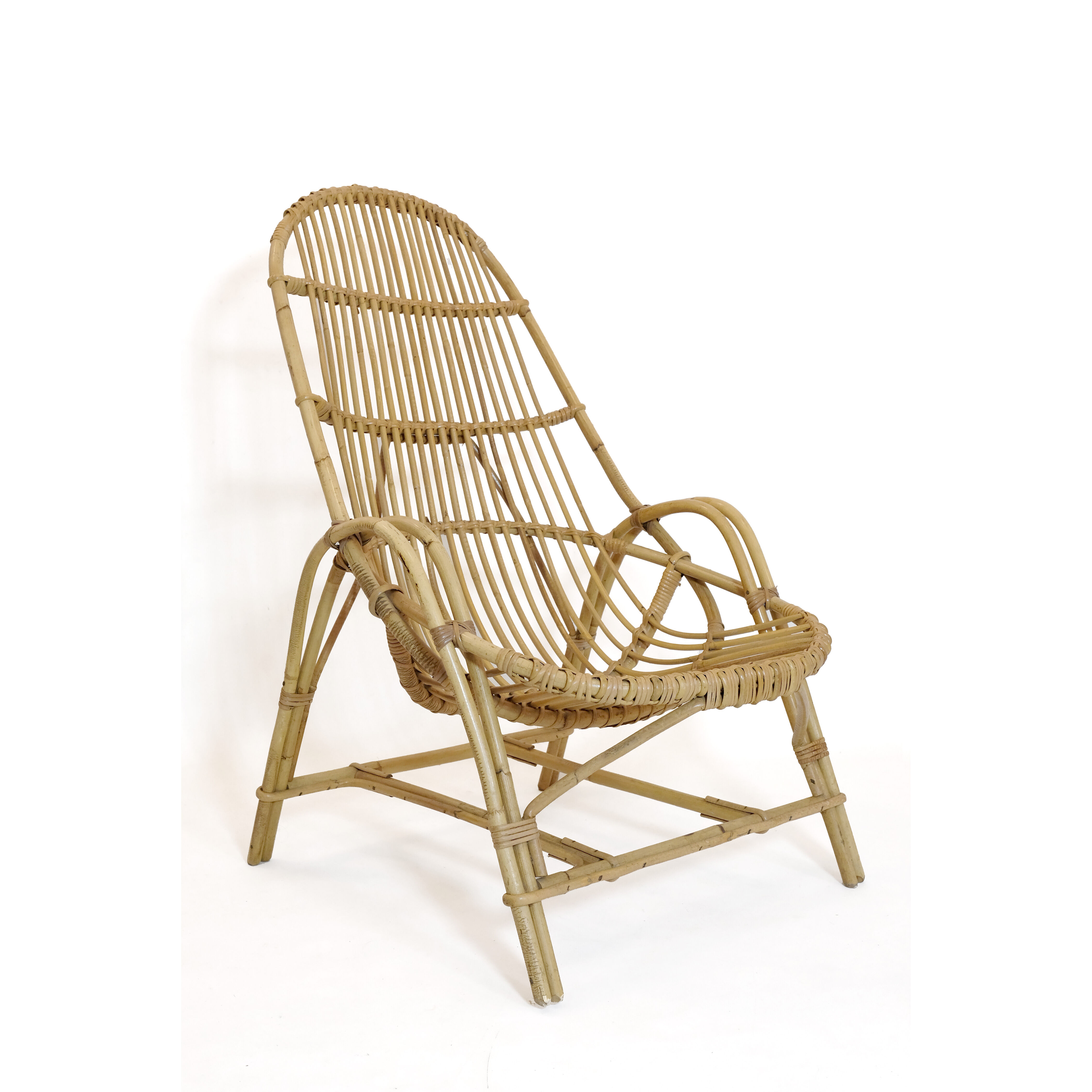 Rattan armchair with armrest from the 60s-70s.