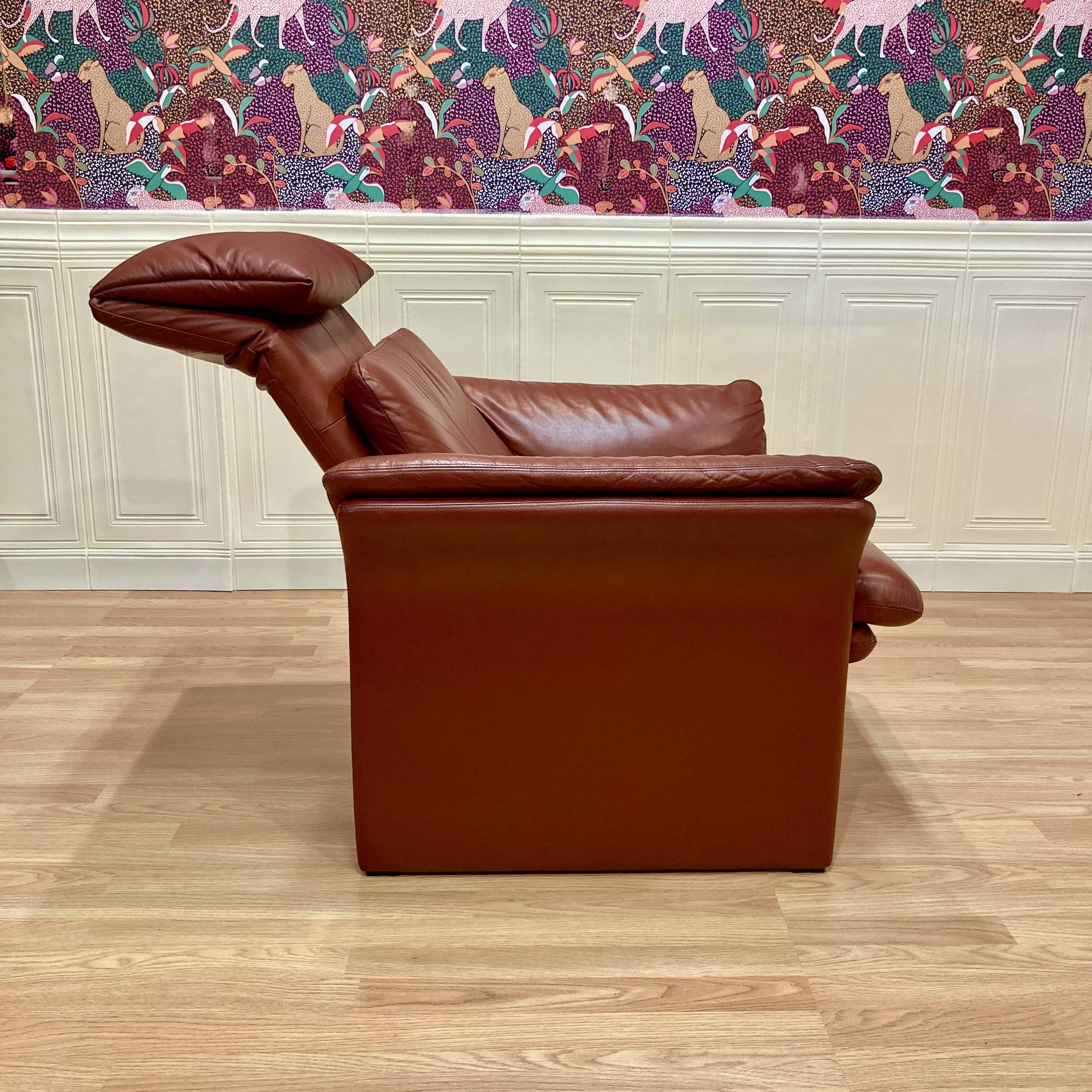 Fauteuil design cuir ajustable et modulable.