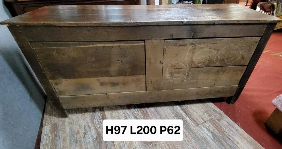 Important Louis XV period sideboard in carved solid oak