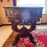 Bureau ancien, bois massif sculpté, style Louis XIII