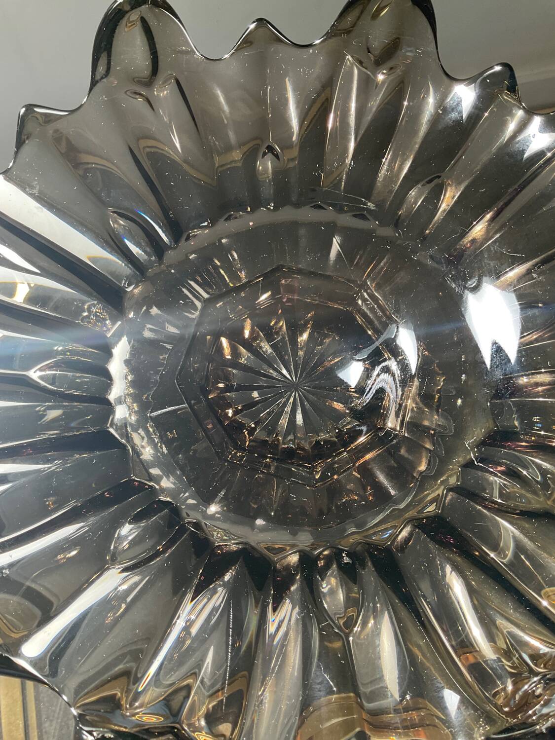 Vintage empty pocket cup in smoked glass paste