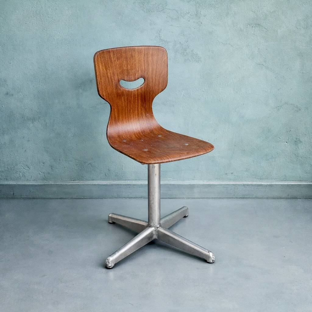Vintage children's chair in moulded wood Pagholz – Smiley mini format chair