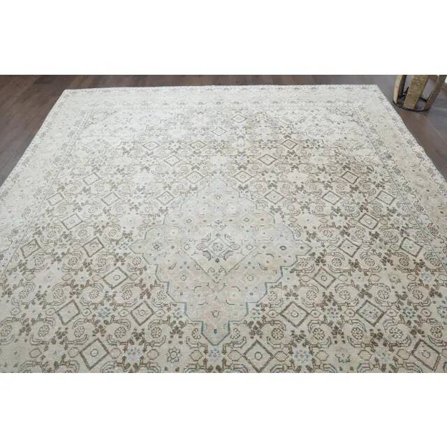 1970s Vintage Persian Handknotted Wool Beige Oversize Area Rug 276x380