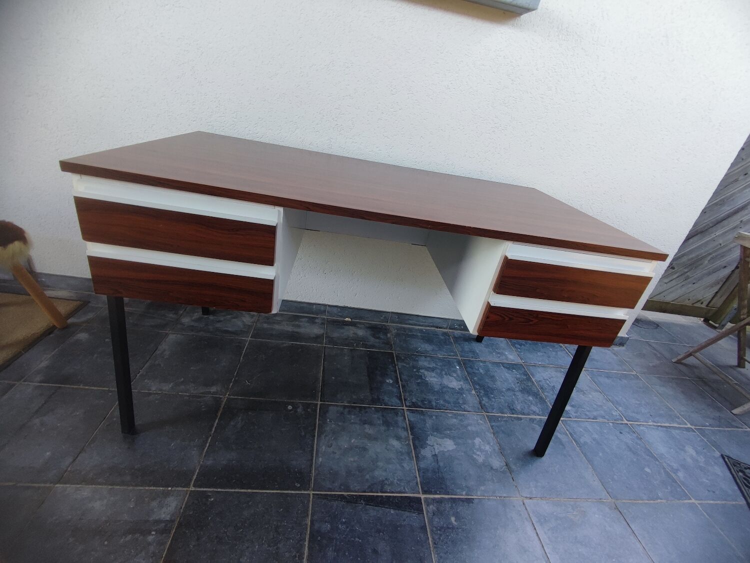 Minimalist formica desk