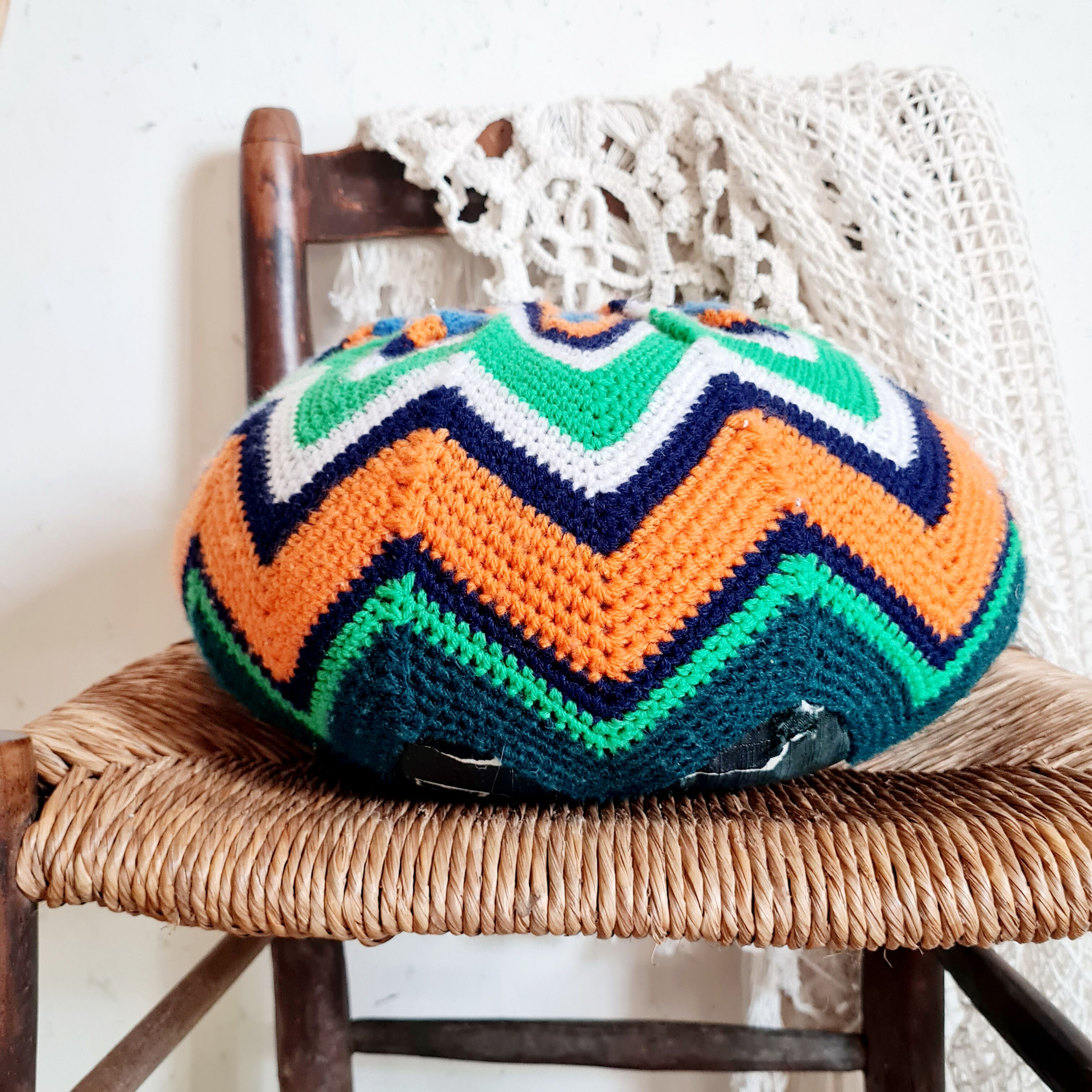 Round cushion hook wool