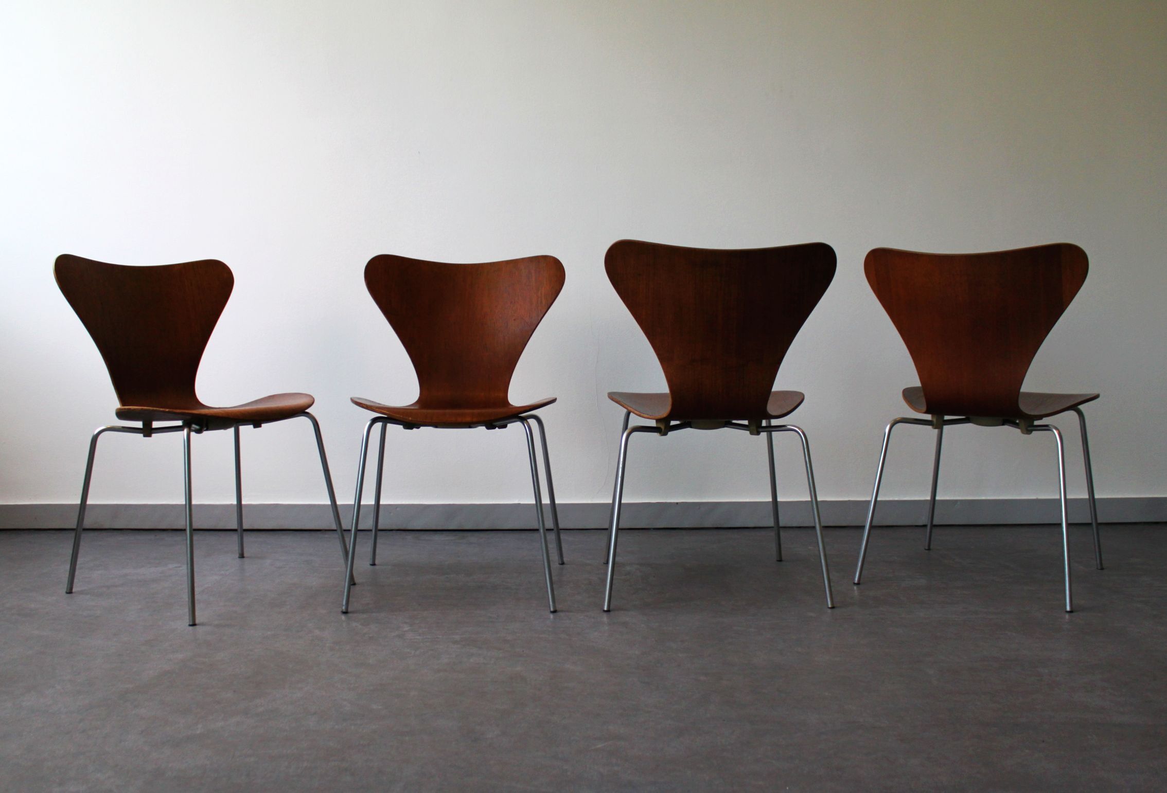 Set of 4 chairs series 7 by Arne Jacobsen for Fritz Hansen, 60's.