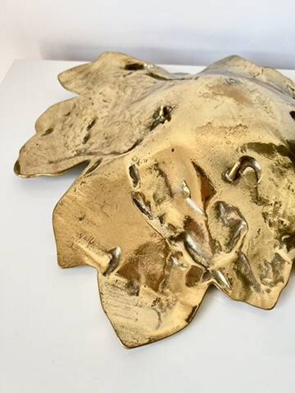 Plat décoratif en forme de feuille – Bronze doré – Début XXᵉ siècle