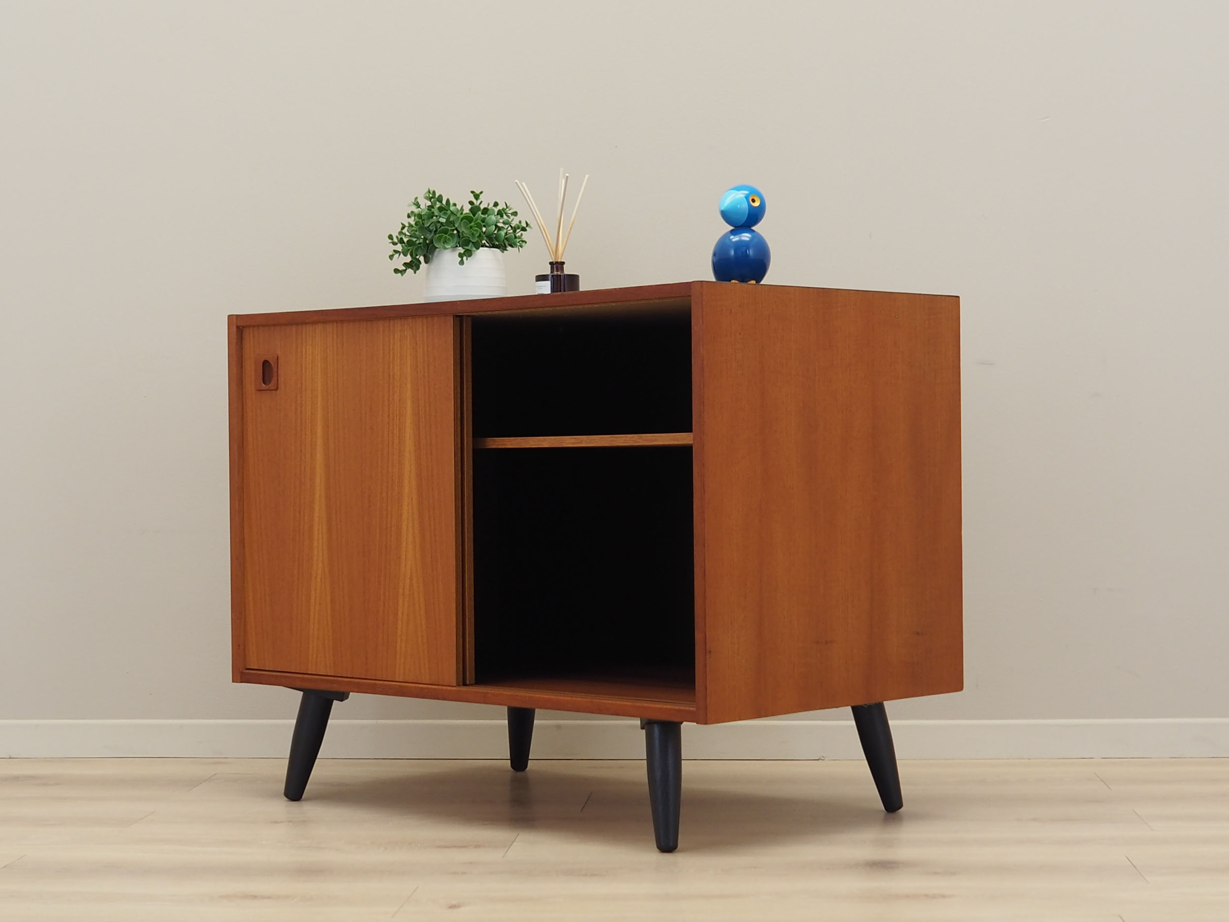 Buffet en teck, design danois, années 1970, production Danemark
