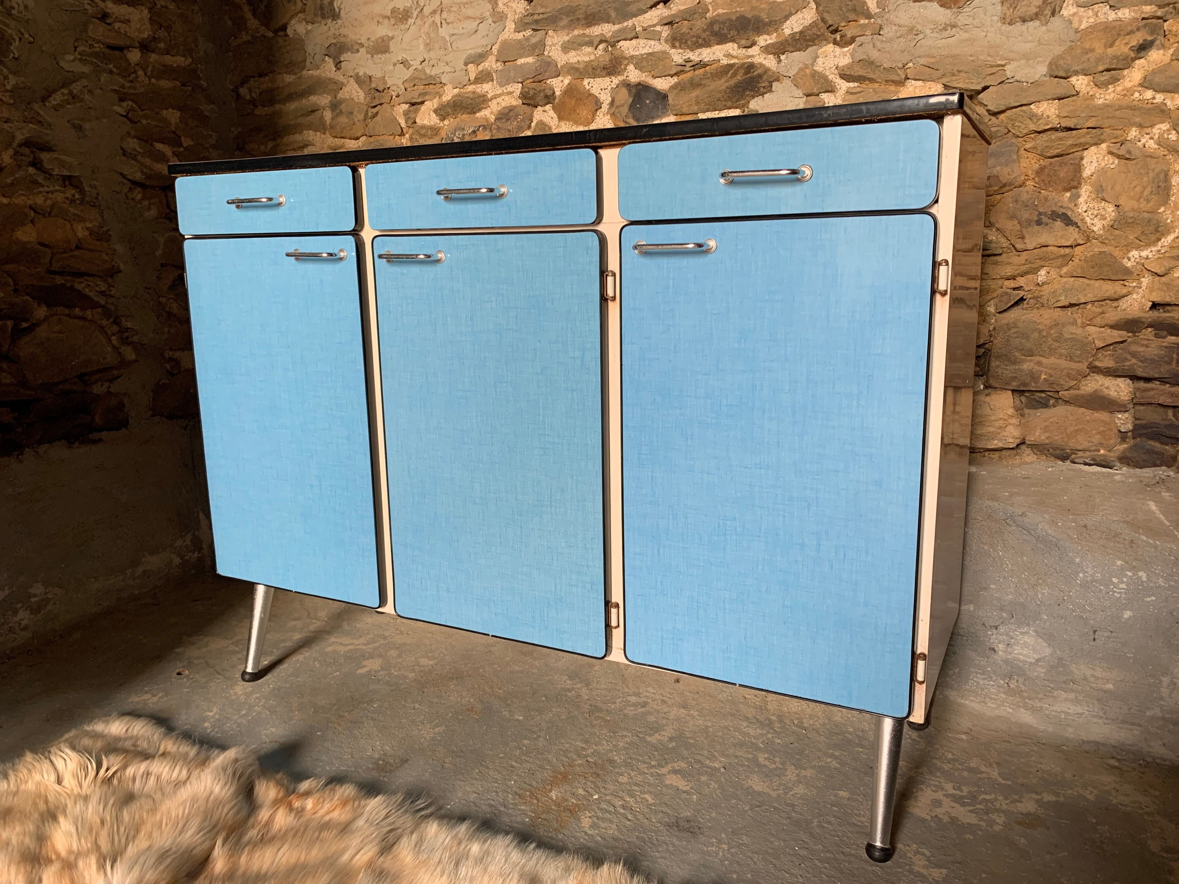 Buffet formica bleu