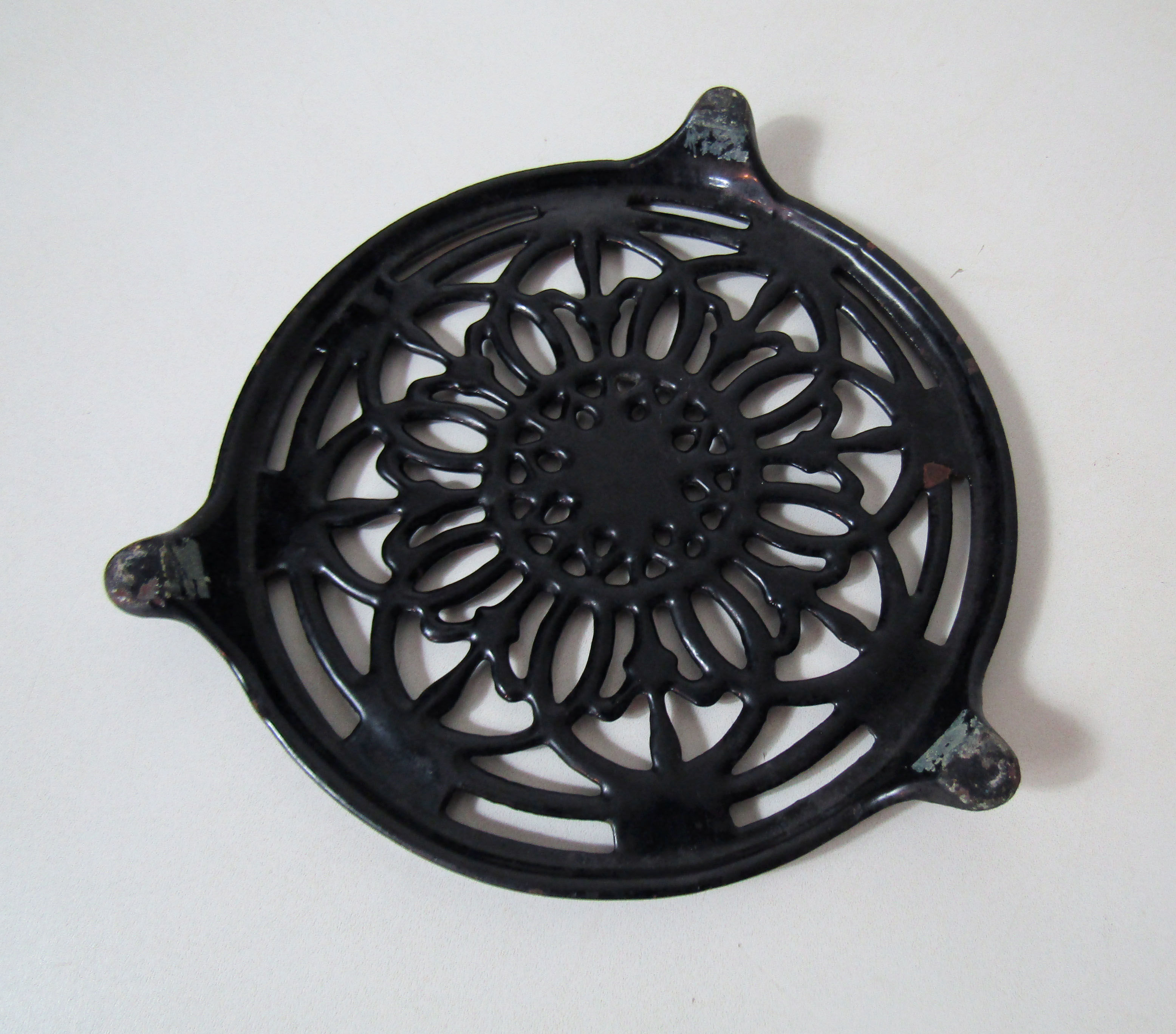 Vintage 21cm black cast iron round flat