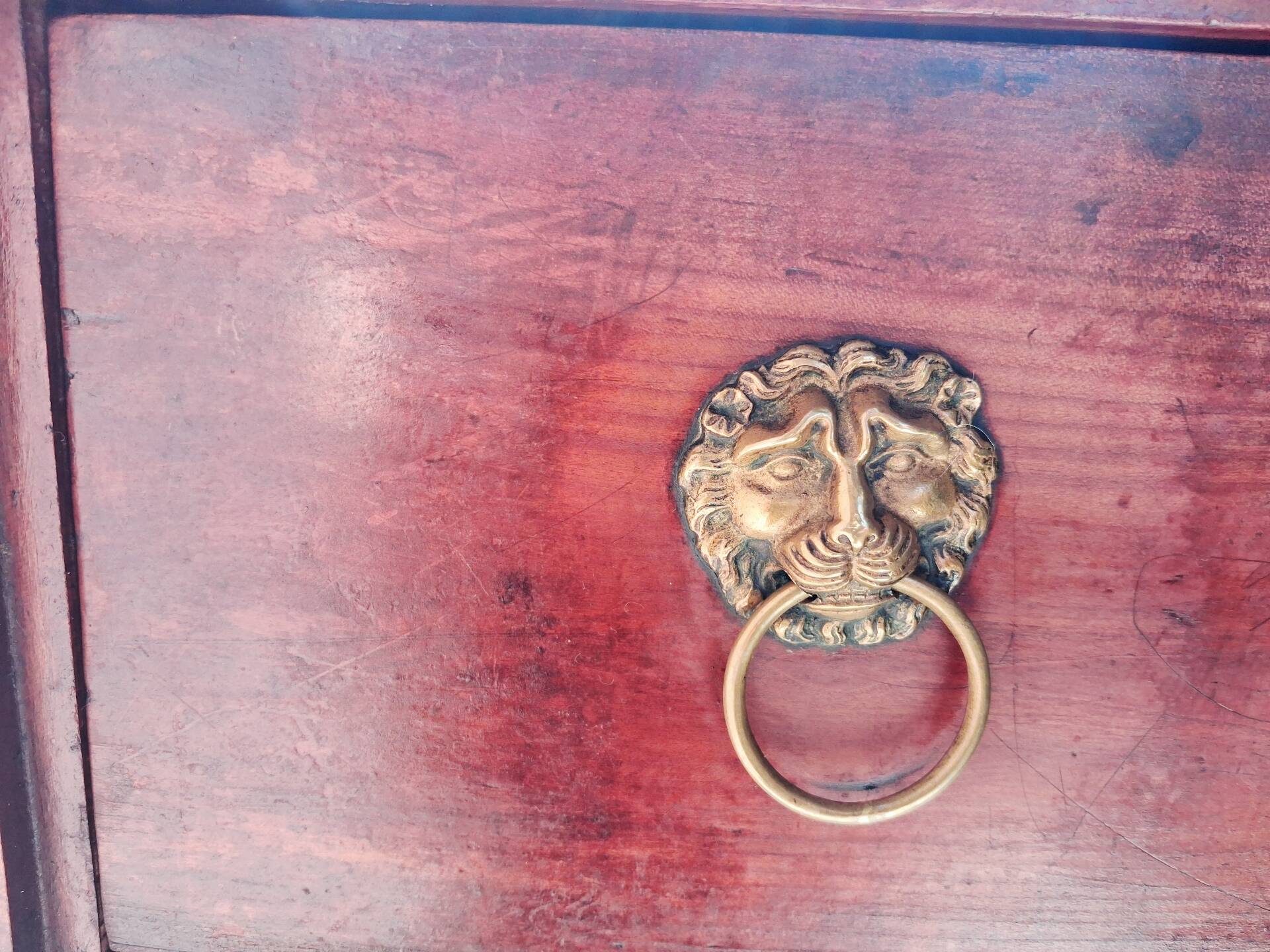 Mahogany chest of drawers