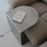 Table d'appoint en acier inoxydable en forme de C Veliento