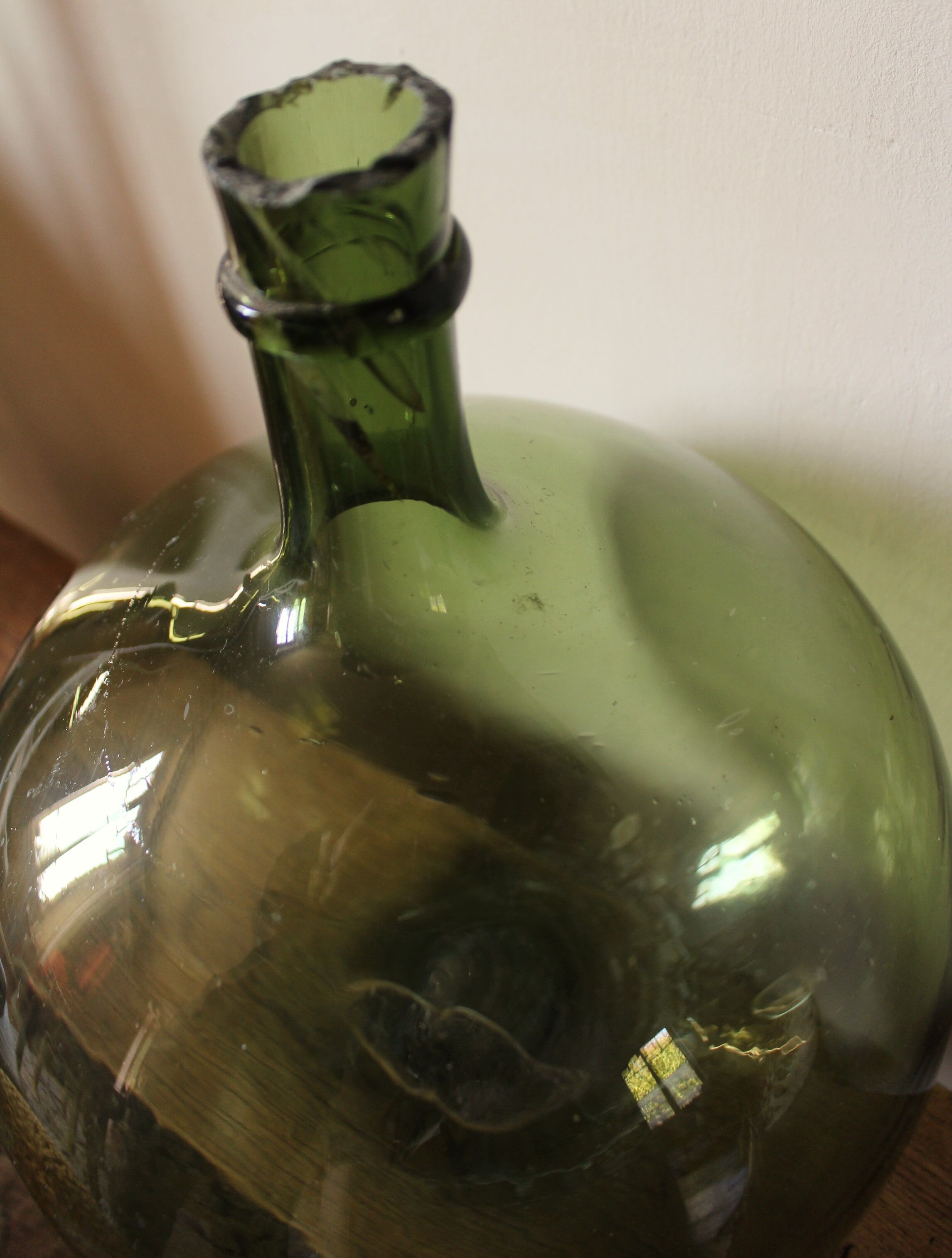 Dame jeanne bonbonne green glass round bubbles