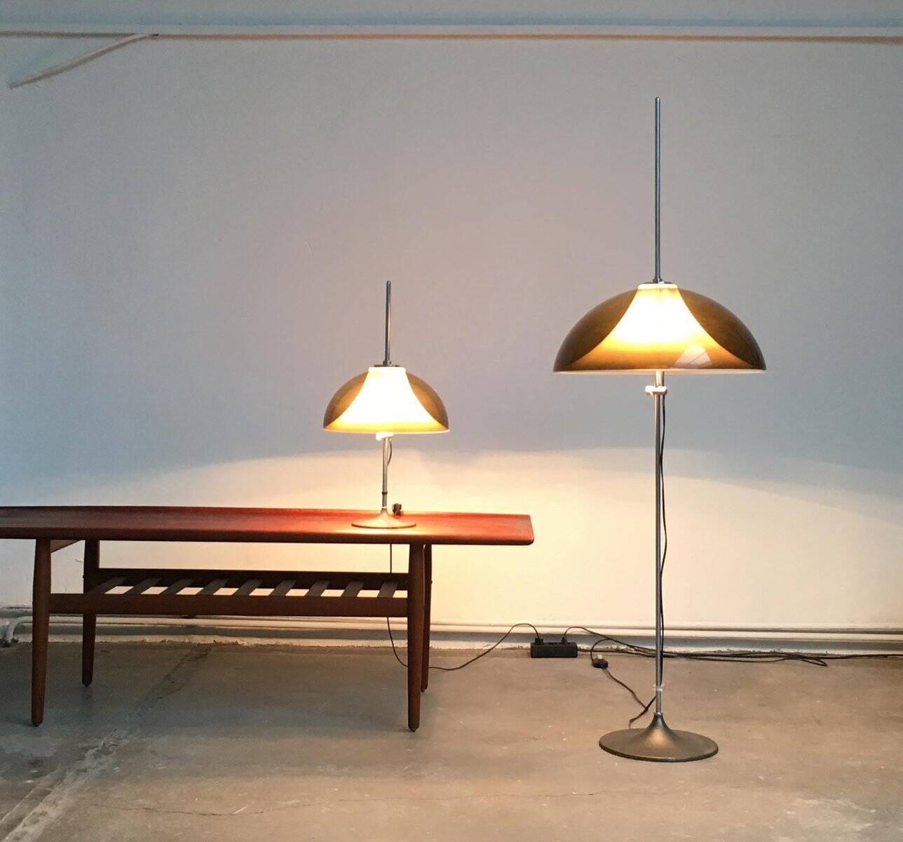 Floor lamp in metal and plastic by Gino Sarfatti for Gepo, 1970s.