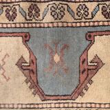 Old turkish rug 132x94 cm old vintage carpet ushak pink beige blue