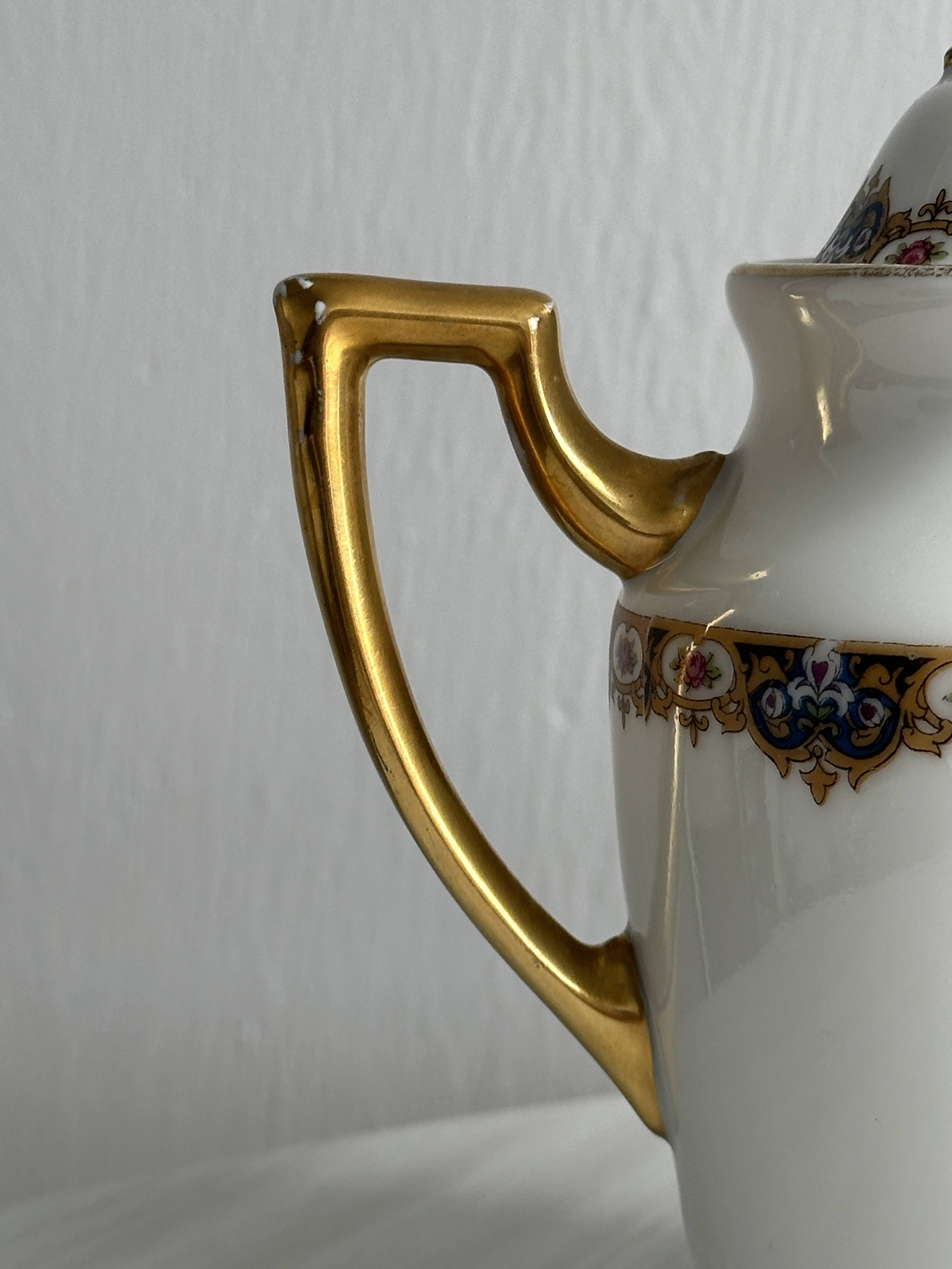 Limoges Vignaud porcelain sugar bowl.