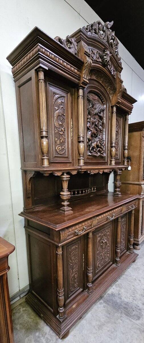 Important two-body buffet in solid walnut, richly carved in pure Renaissance style.