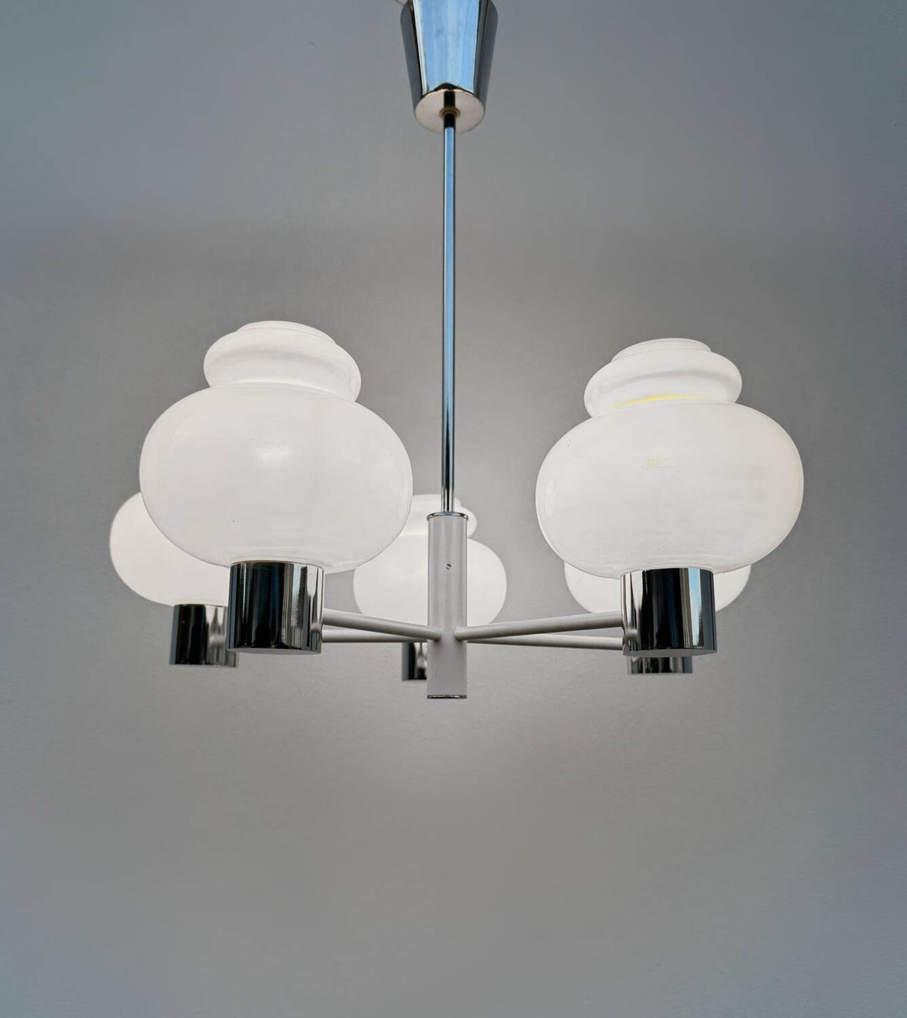 Lustre Space Age opaline chrome années 70