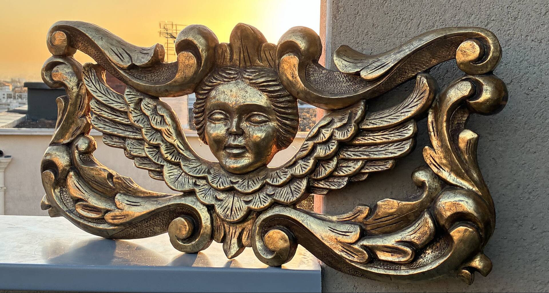 Bas relief italien chérubin