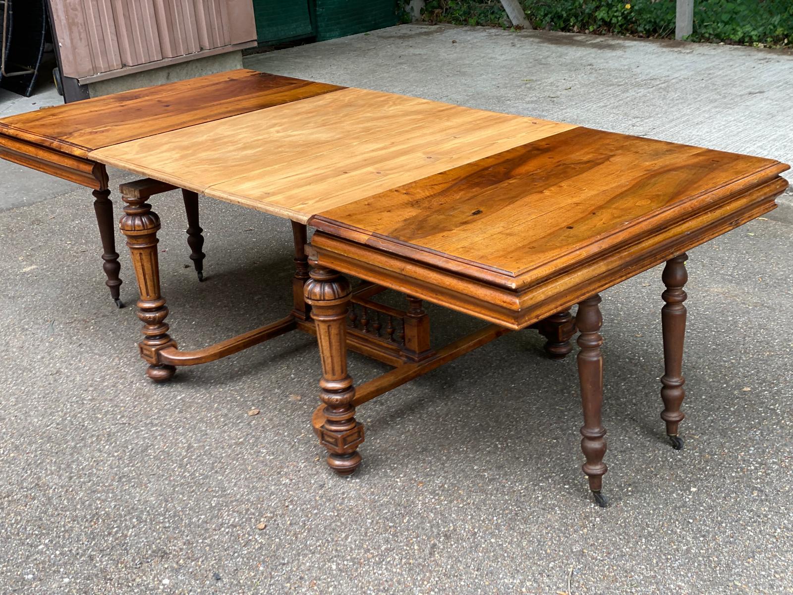 Henri II extendable dining table in solid walnut from the 19th century, 310cm.