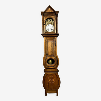Horloge pansue époque Empire en noyer et marqueterie de bois clair