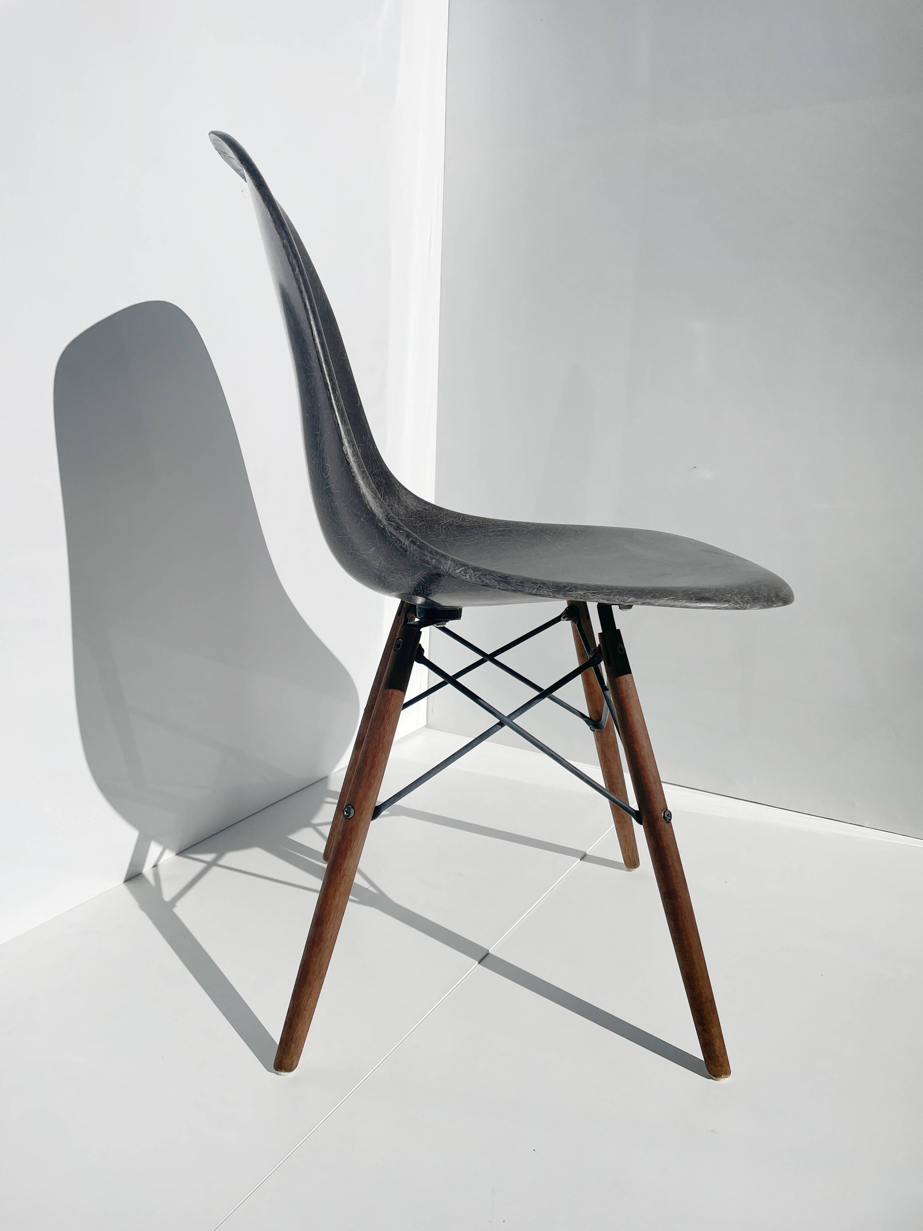 DSW CHAIR - RAY & CHARLES EAMES - HERMAN MILLER