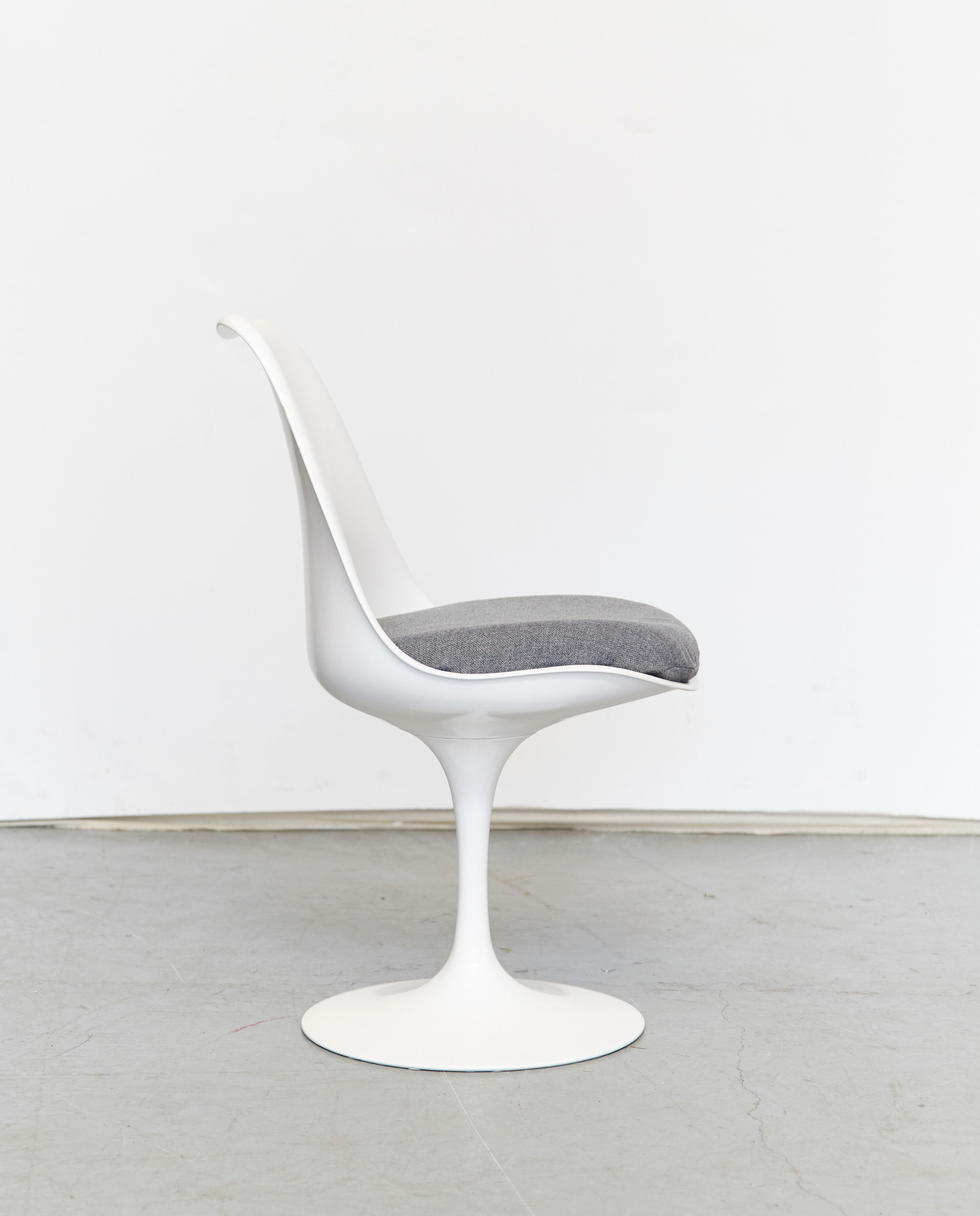 Eero Saarinen swivel Tulip chair for Knoll International