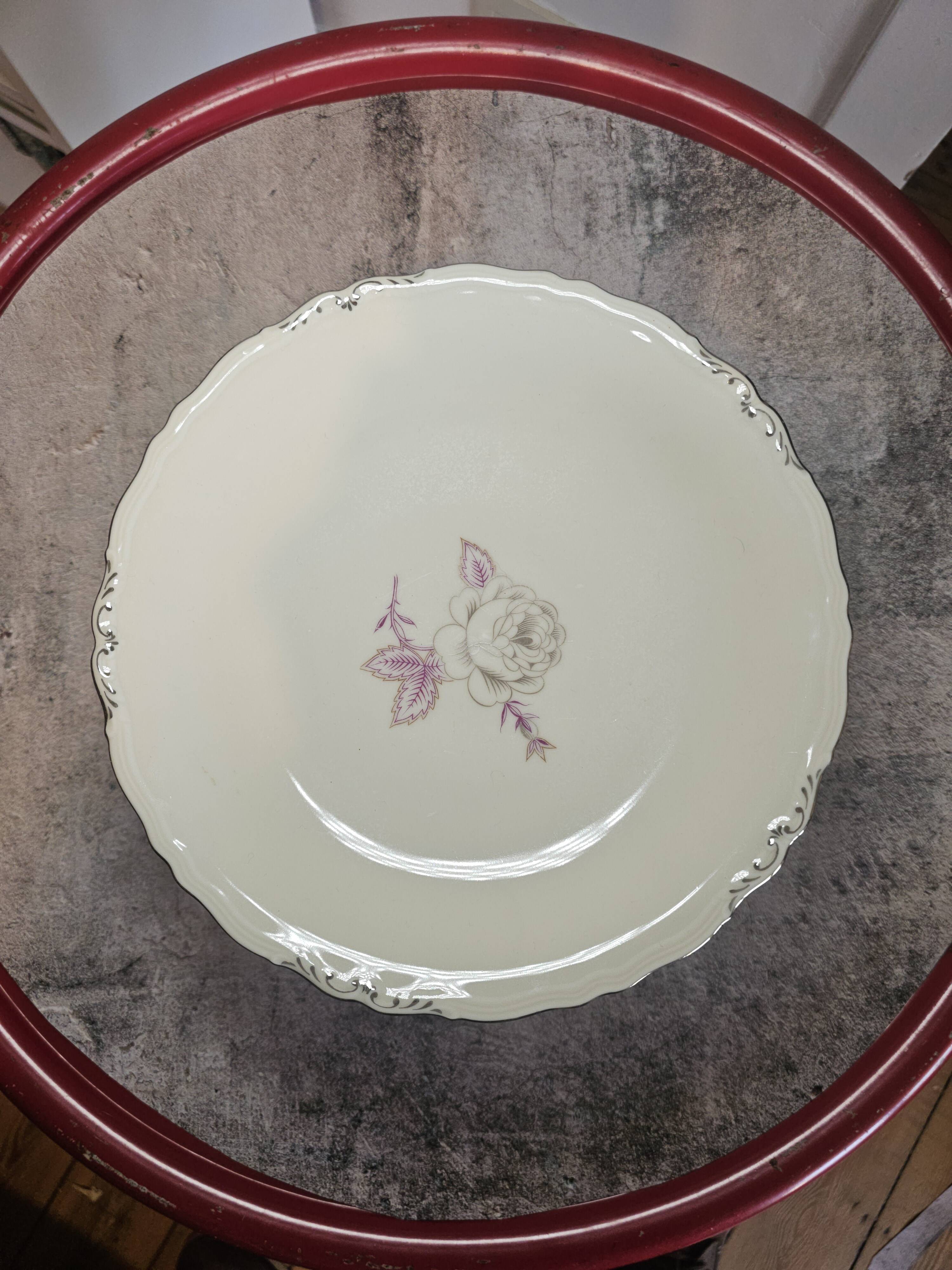 Beige/white porcelain compote from Royal Eelag with a rose pattern.
